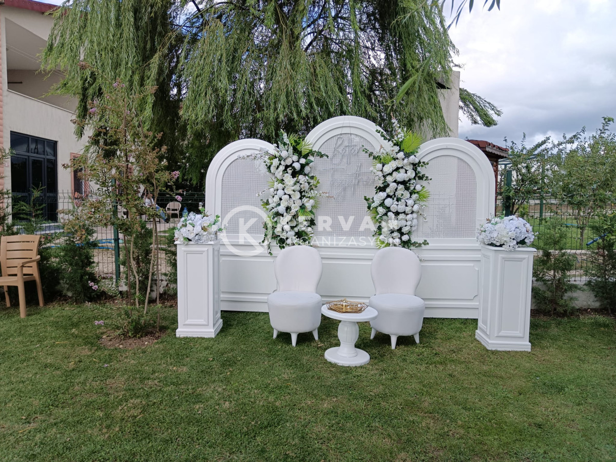 Bahçede Nişan Süsleme