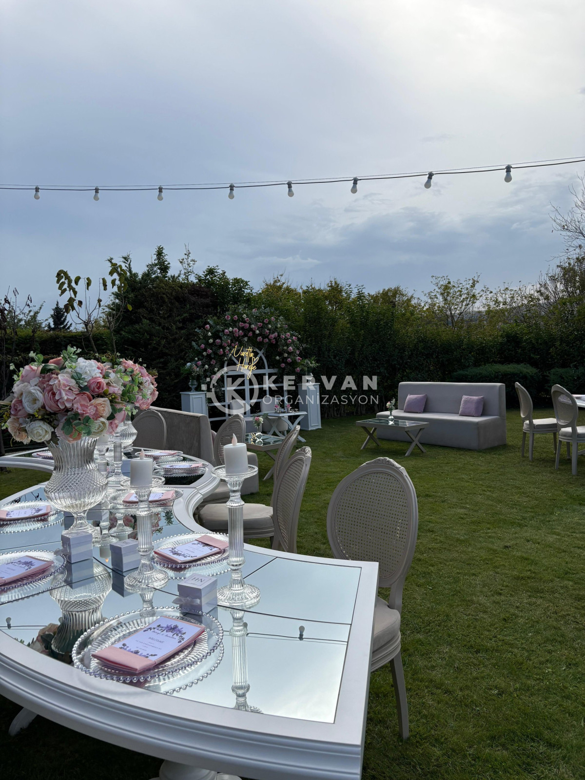 Bahçede Söz ve Nişan