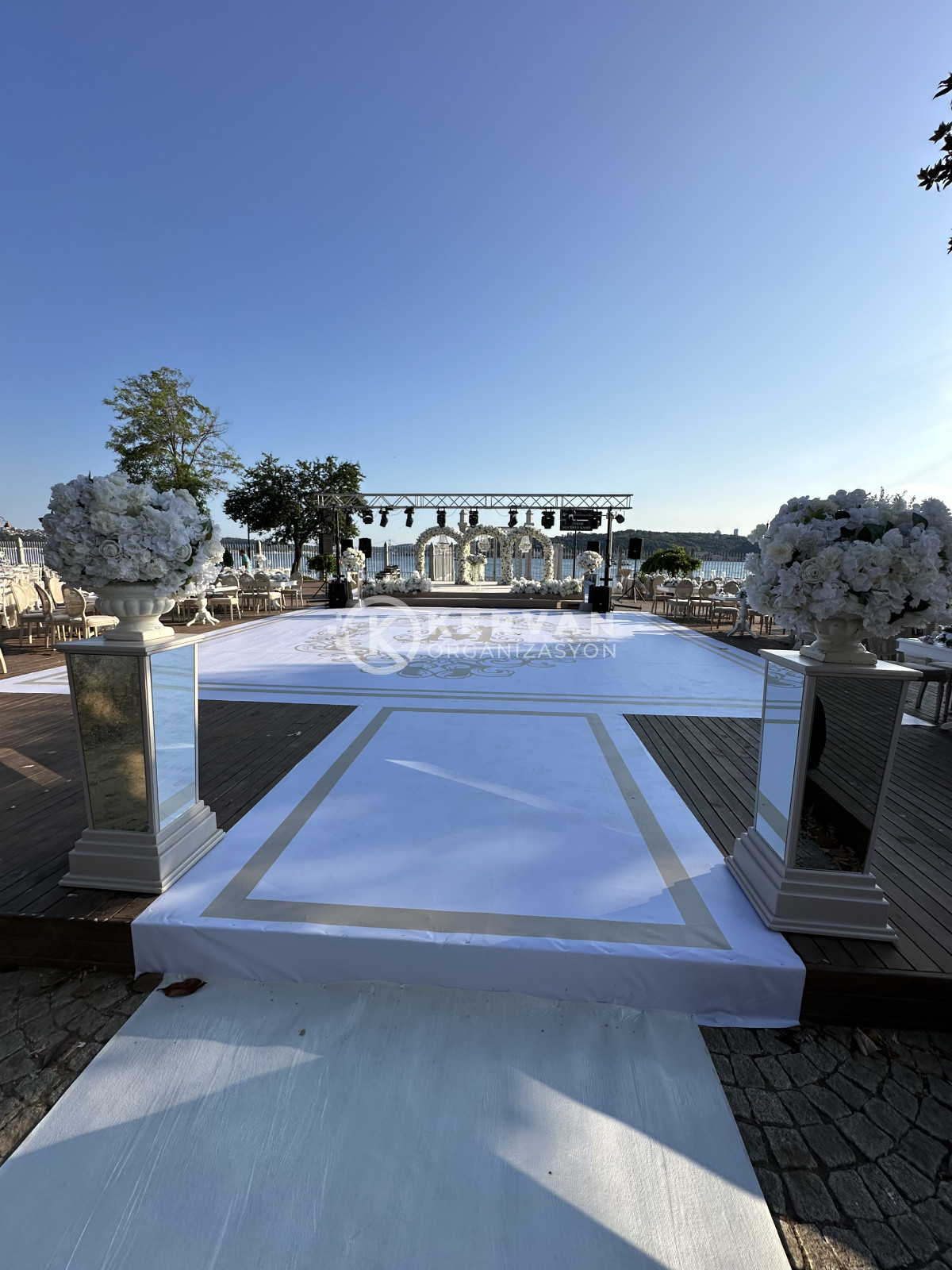 Beykoz Mecidiye Kasrı Düğün Organizasyonu Dans Pisti Dekoru