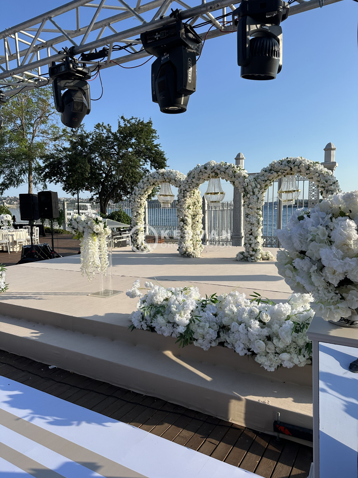 Beykoz Mecidiye Kasrı Düğün Organizasyonu Sahne Süsleme