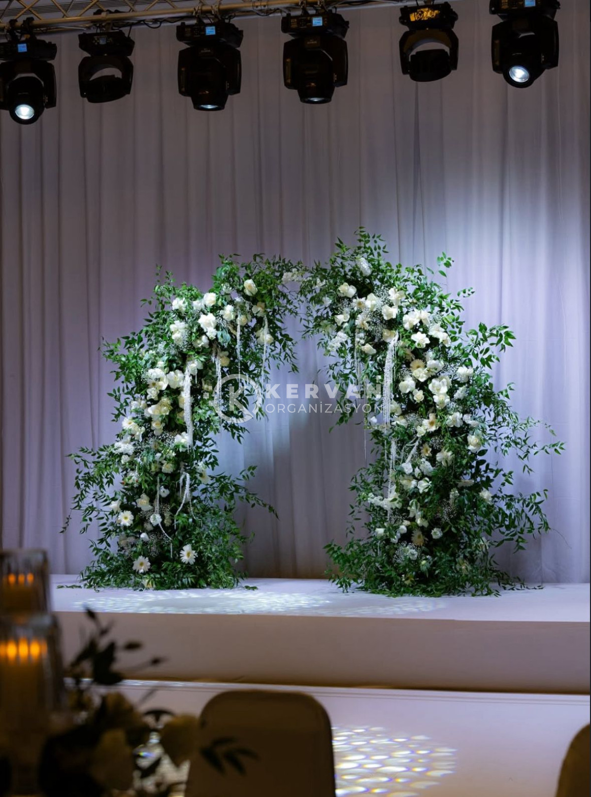 Canlı Çiçekli Nişan Arka Fonu