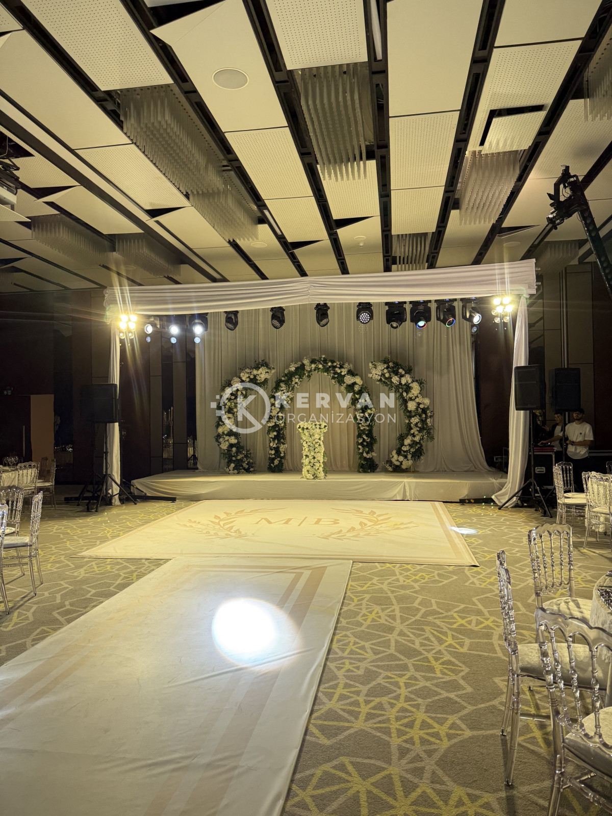 Düğün Davet İçin İki Bacaklı Truss Kiralama