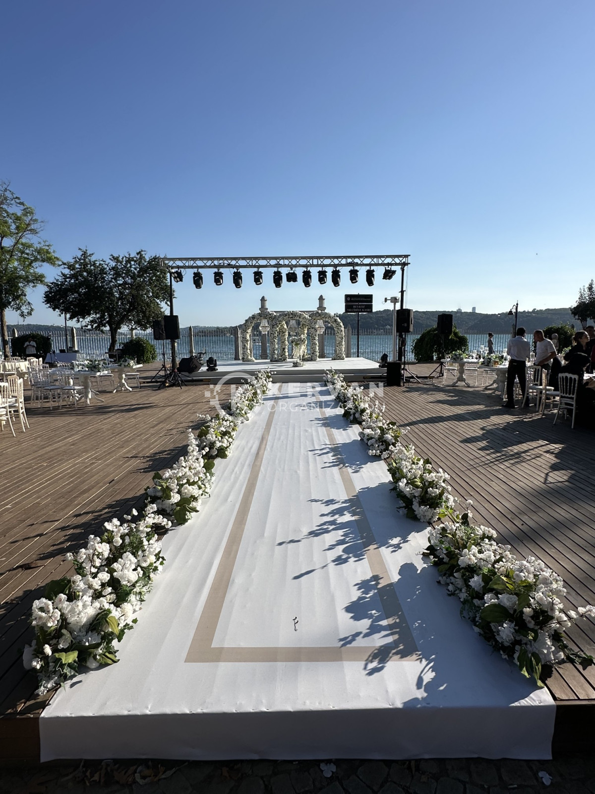 Düğün Girişi ve Nikah Alanı Süslemeleri