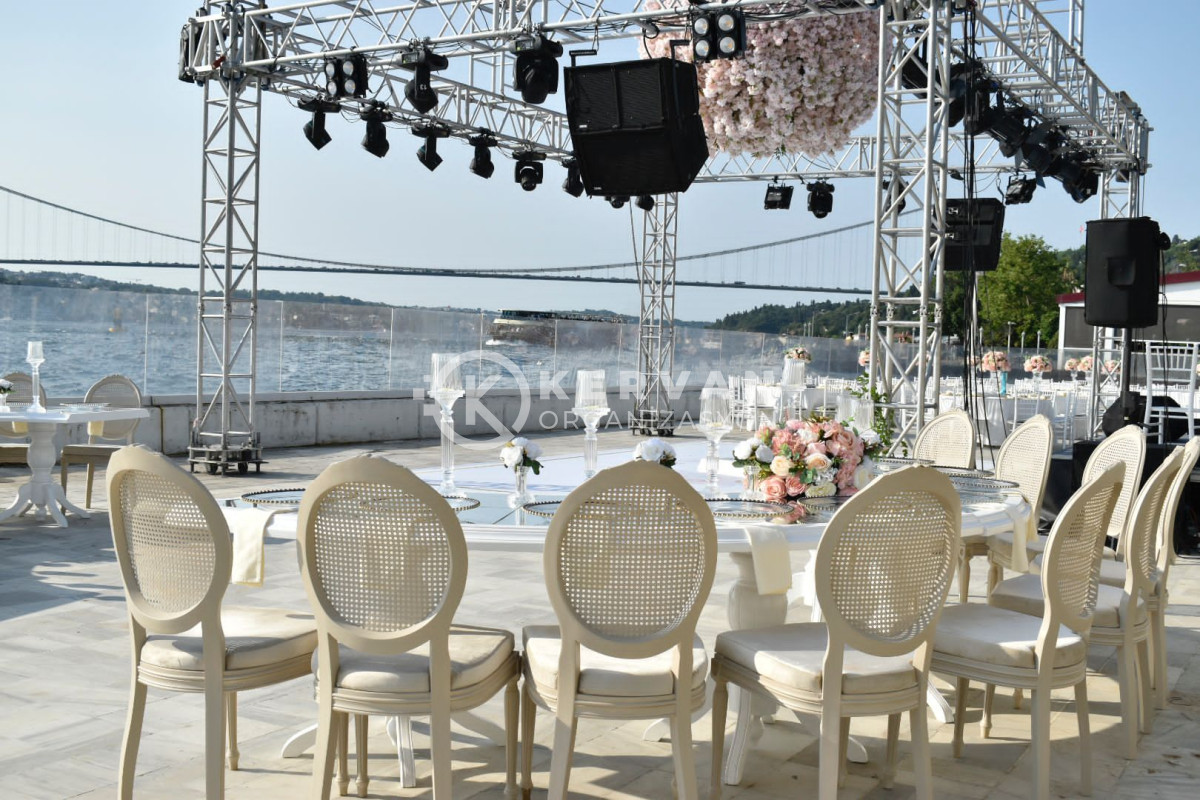 Düğün İçin Ses Işık Truss ve Sahne Sistemleri