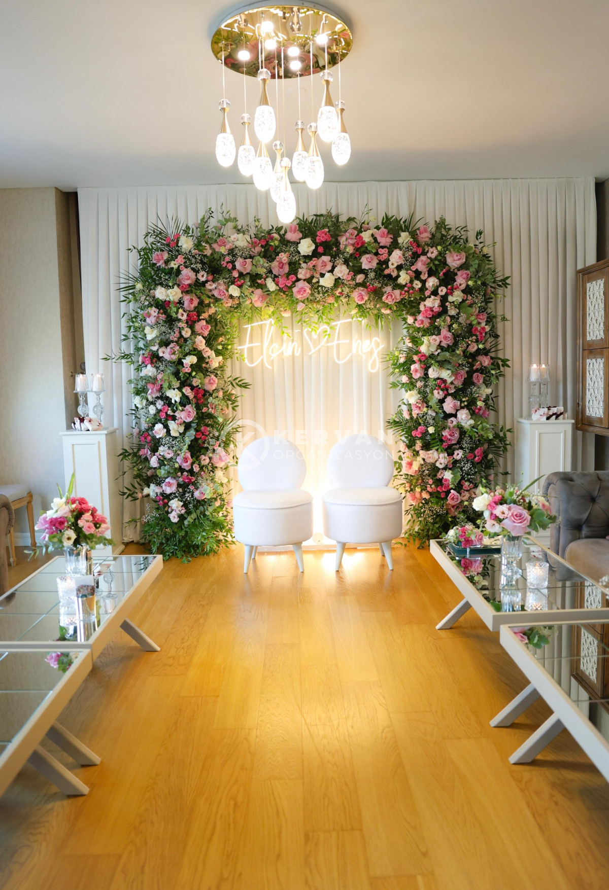 Evde Nişan Arka Fon Süsleme