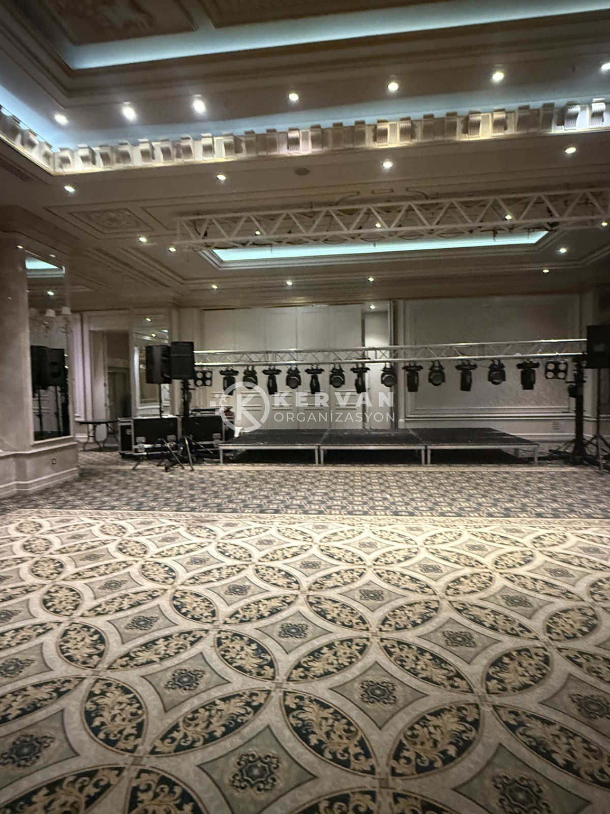 İstanbul Sahne ve İki Bacaklı Truss Kiralama