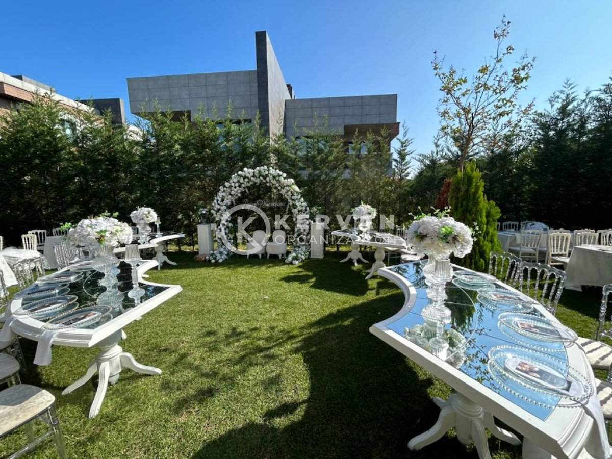 Kır bahçesinde nişan organizasyonu