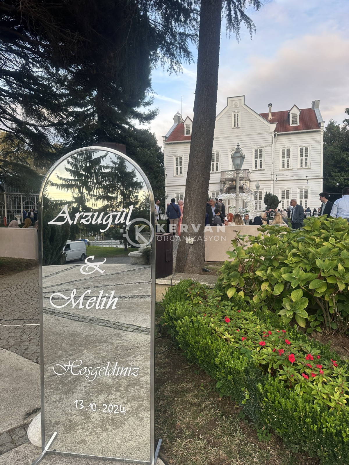 Kır düğün için karşılama panosu