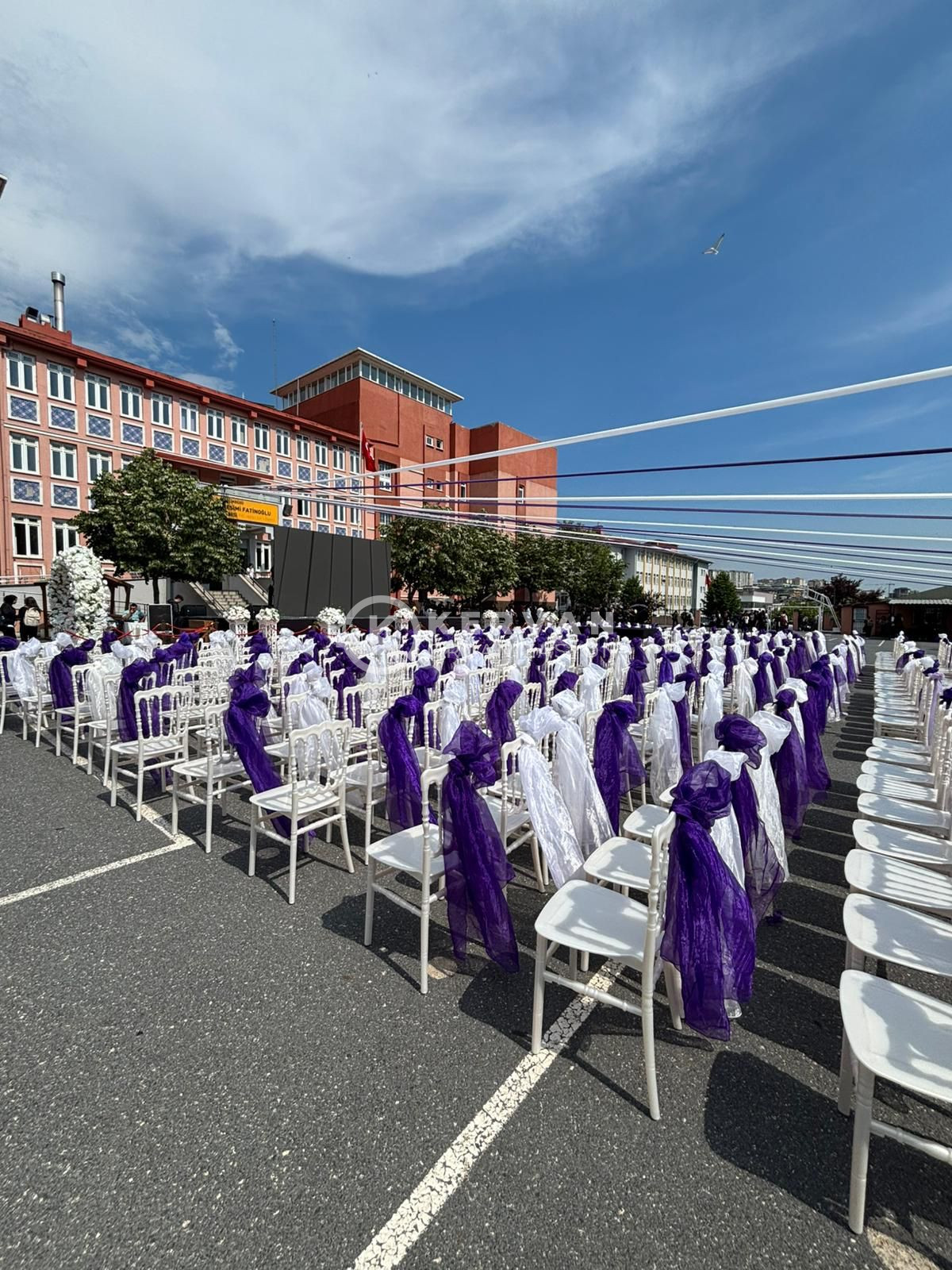 Mezuniyet Töreni Organizasyonu Sandalye Kiralama ve Süsleme