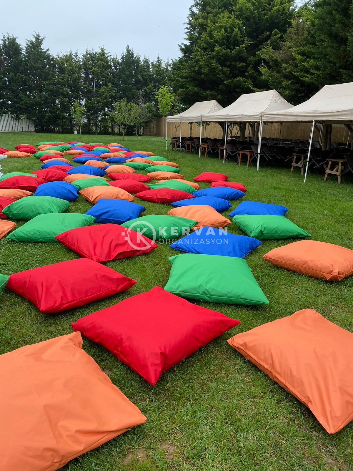 Renkli Yer Minderi Kiralama