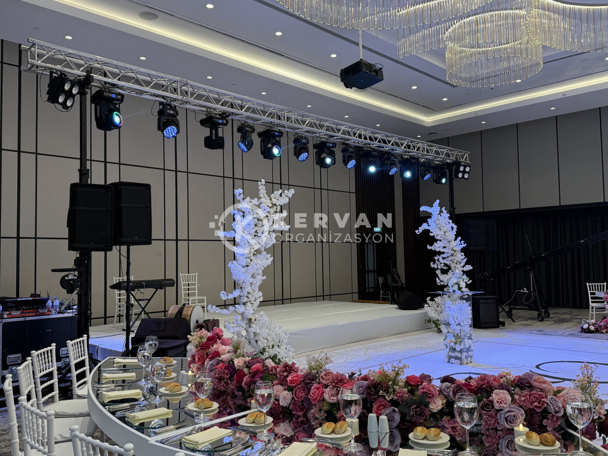 Sahne ve İki Bacaklı Truss Kiralama