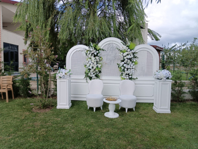 Bahçede Nişan Süsleme