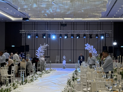 Düğün Organizasyonu Sahne ve İki Bacaklı Truss Kiralama