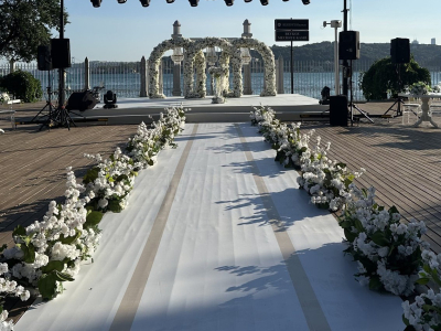 Düğünler İçin İki Bacaklı Truss Kiralama