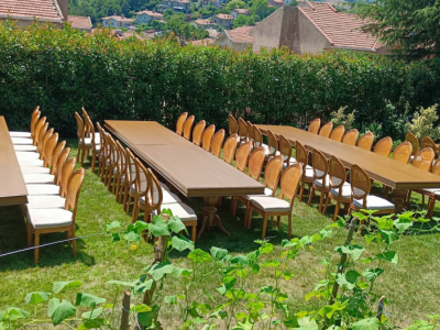 Kır düğünü için masa ve sandalye kiralama