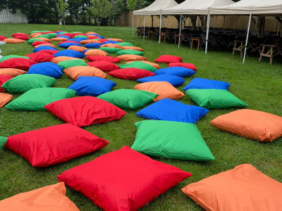 Renkli Yer Minderi Kiralama